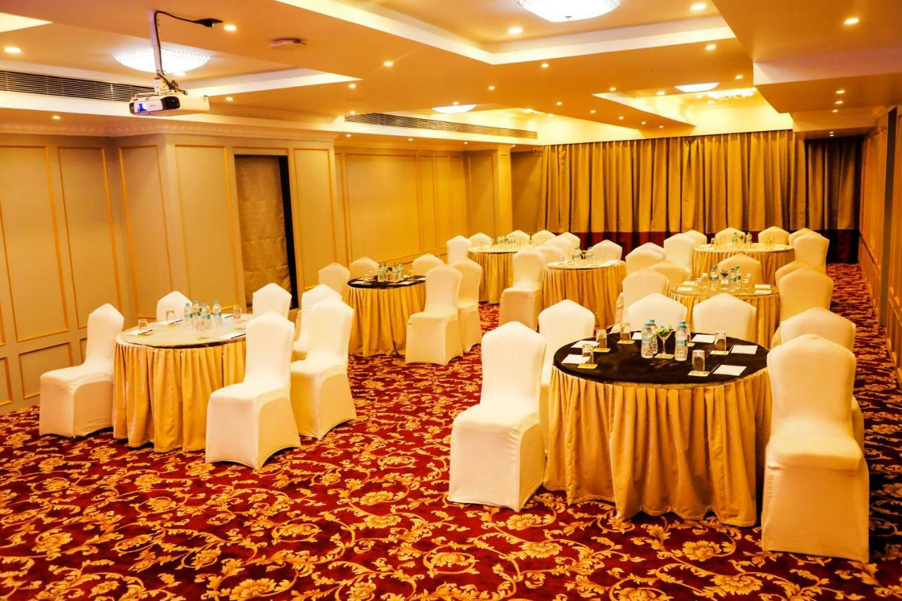 Kyriad Hotel Nashik By Othpl Exterior foto